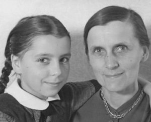 Brigitte Alexander with her mother as a child
